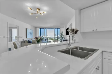 1800 Sunset Harbour Drive Miami Beach FL 33139