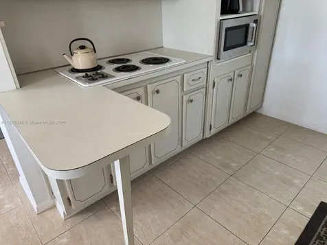 7800 Carlyle Avenue Miami Beach FL 33141