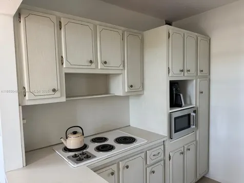 7800 Carlyle Avenue Miami Beach FL 33141