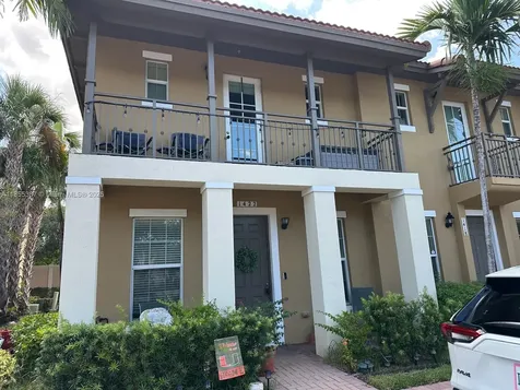 1422 SW 147th Terrace Pembroke Pines FL 33027