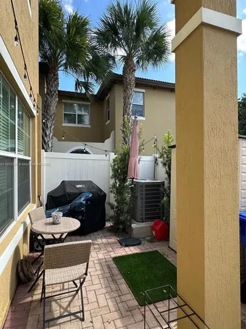1422 SW 147th Terrace Pembroke Pines FL 33027