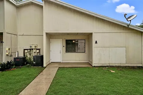 5320 Elmhurst Road West Palm Beach FL 33417