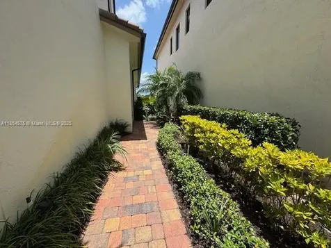 455 SW 113th Lane Pembroke Pines FL 33025
