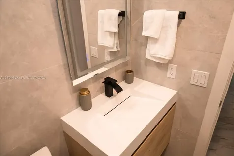 224 Meridian Avenue Miami Beach FL 33139