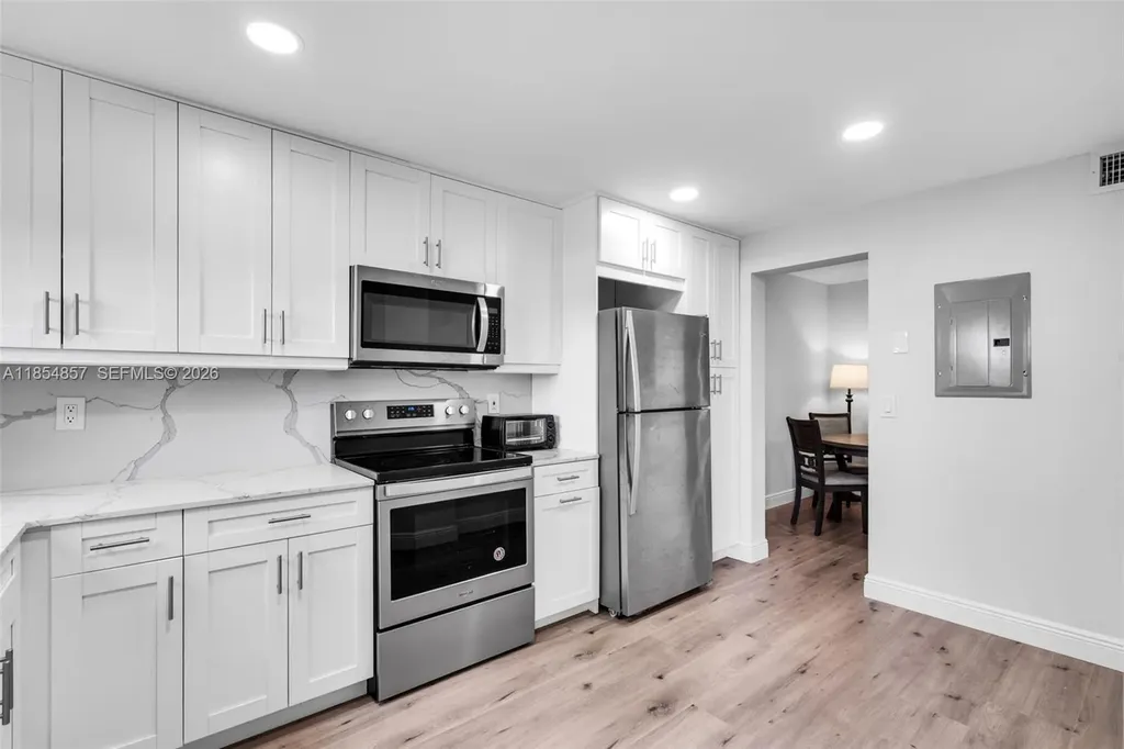 3524 Via Poinciana Lake Worth FL 33467