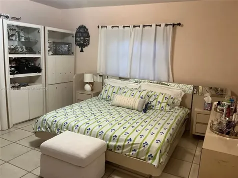 1855 NW 32nd Street Miami FL 33142