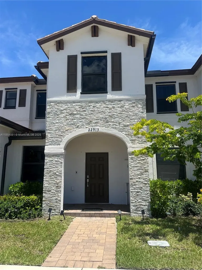22913 SW 99th Avenue Cutler Bay FL 33190