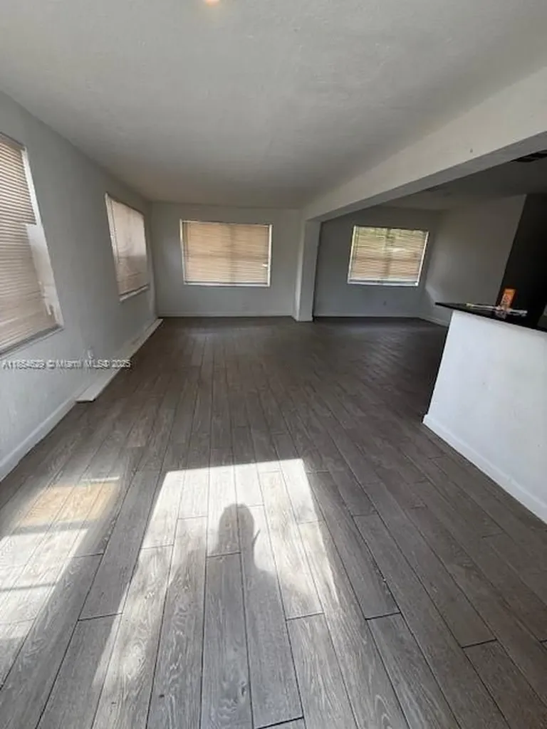 3025 NW 11th Street Fort Lauderdale FL 33311