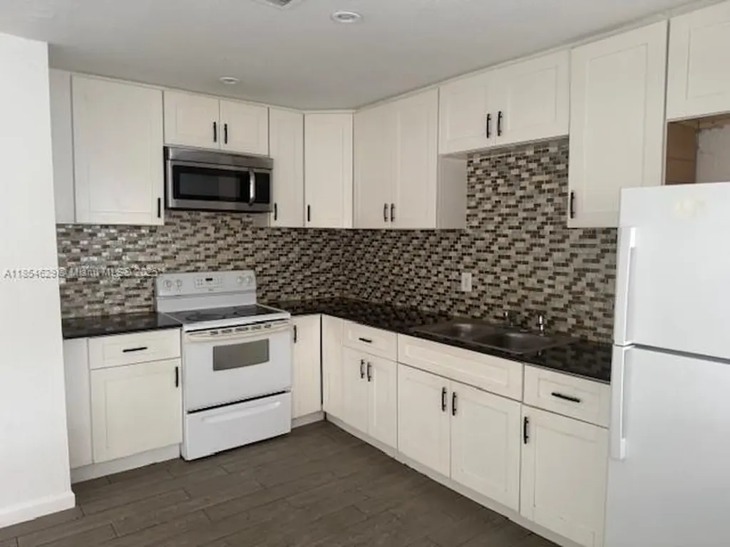 3025 NW 11th Street Fort Lauderdale FL 33311