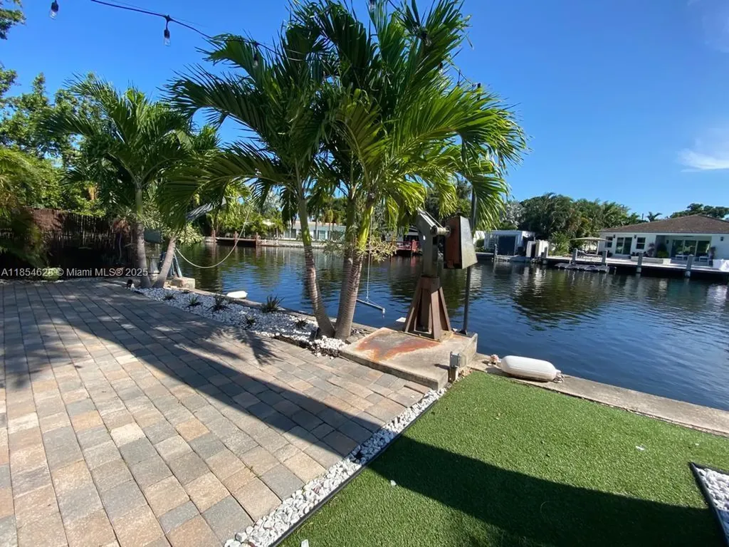1350 NE 30th Street Oakland Park FL 33334