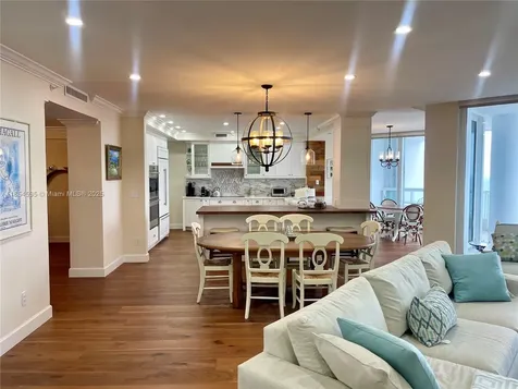 21050 Point Place Aventura FL 33180