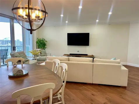 21050 Point Place Aventura FL 33180