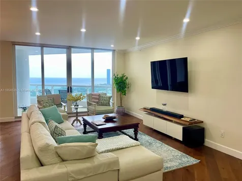 21050 Point Place Aventura FL 33180