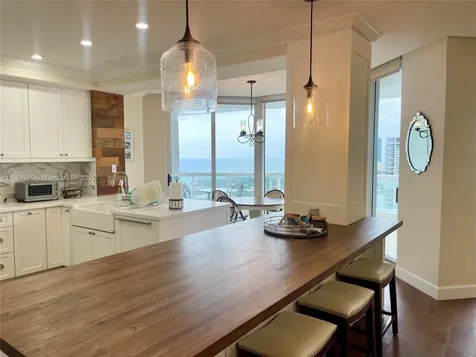 21050 Point Place Aventura FL 33180