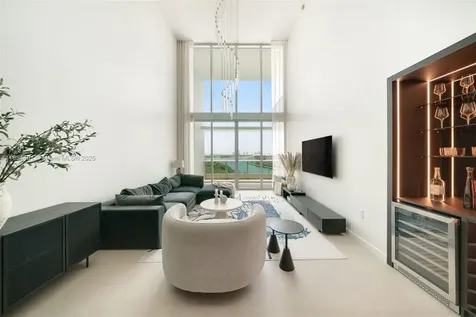 900 Biscayne Boulevard Miami FL 33132
