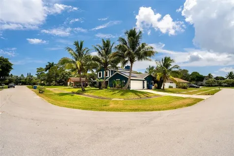 4830 Richmond Mews Haverhill FL 33415