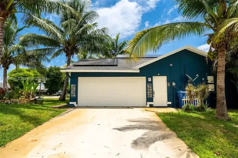 4830 Richmond Mews Haverhill FL 33415