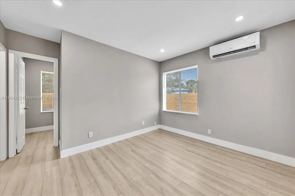 108 SE 23rd Street Fort Lauderdale FL 33316