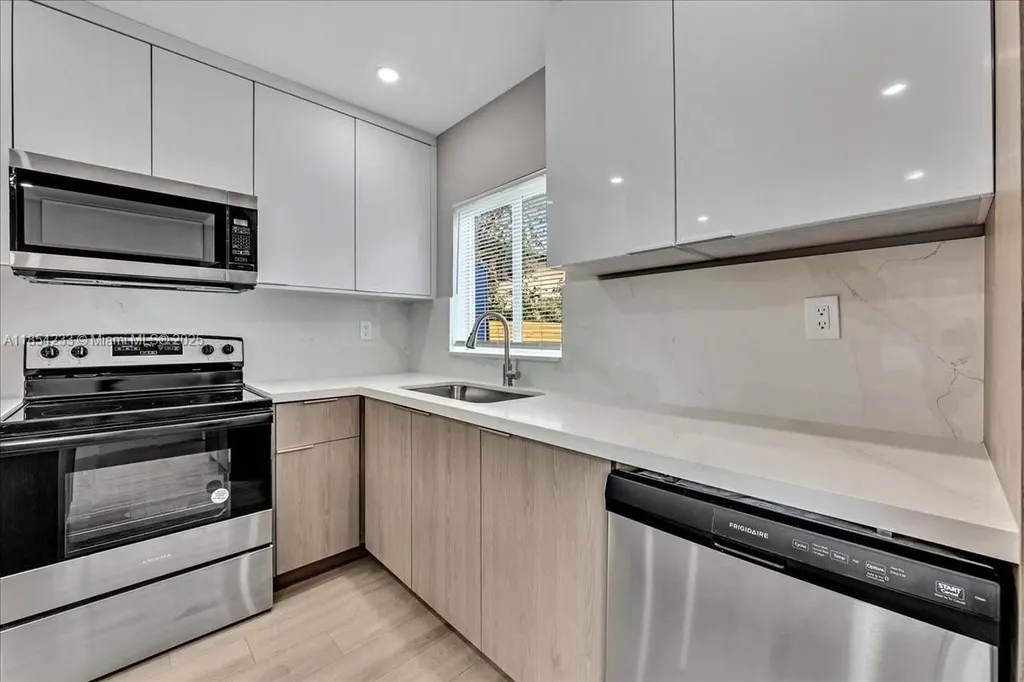 108 SE 23rd Street Fort Lauderdale FL 33316
