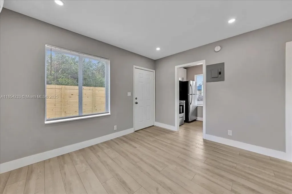 108 SE 23rd Street Fort Lauderdale FL 33316
