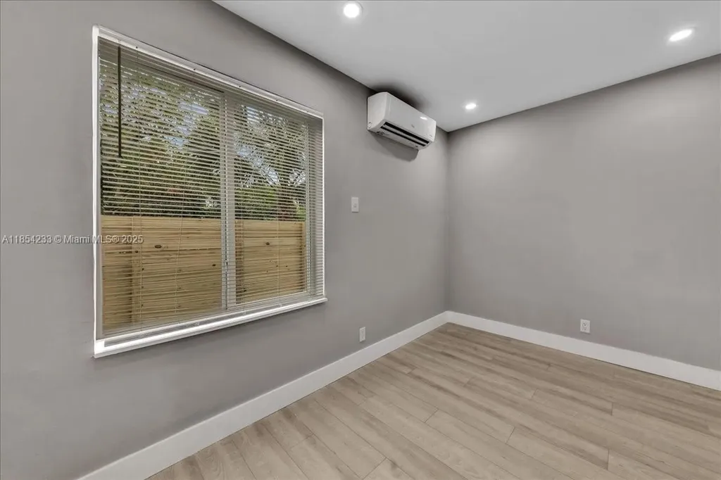 108 SE 23rd Street Fort Lauderdale FL 33316