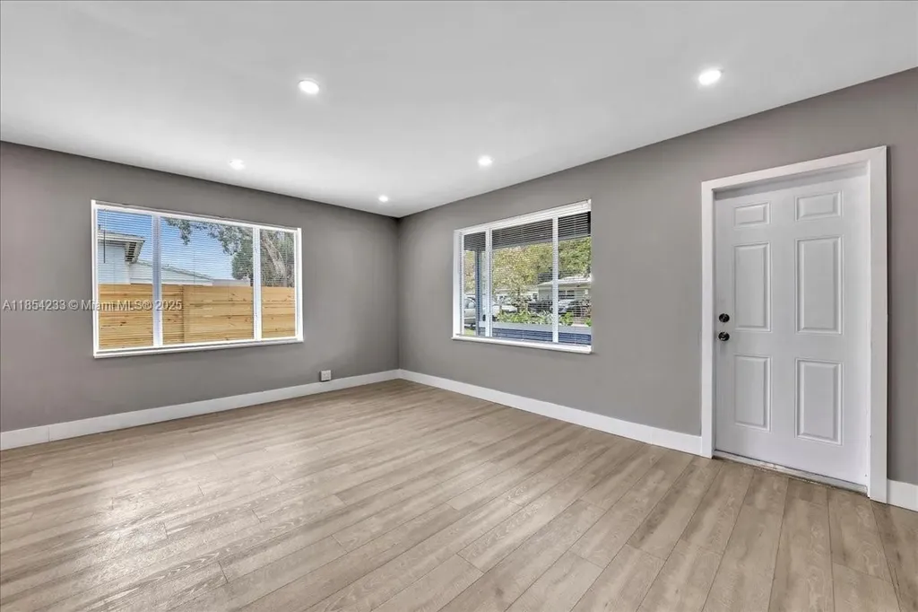 108 SE 23rd Street Fort Lauderdale FL 33316