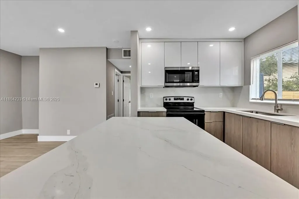 108 SE 23rd Street Fort Lauderdale FL 33316