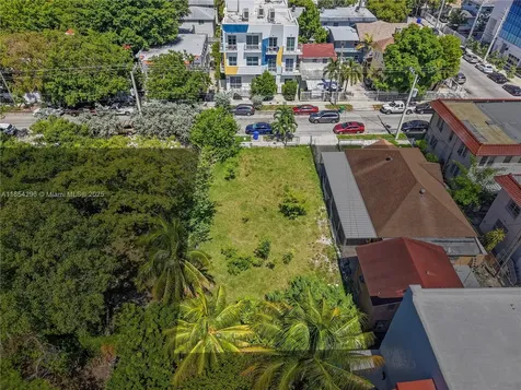 120 NW 7th Avenue Miami FL 33128