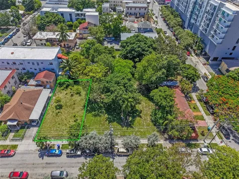 120 NW 7th Avenue Miami FL 33128