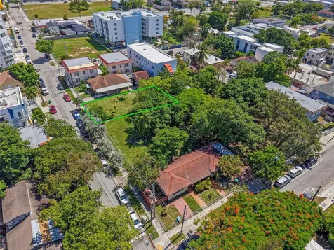 120 NW 7th Avenue Miami FL 33128