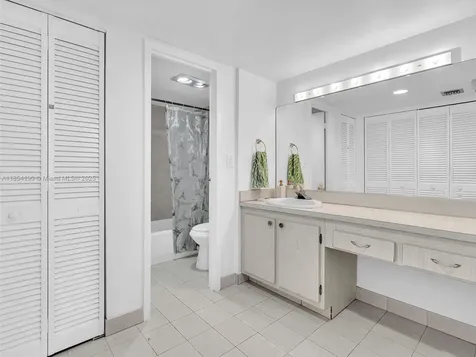 100 Bayview Drive Sunny Isles Beach FL 33160