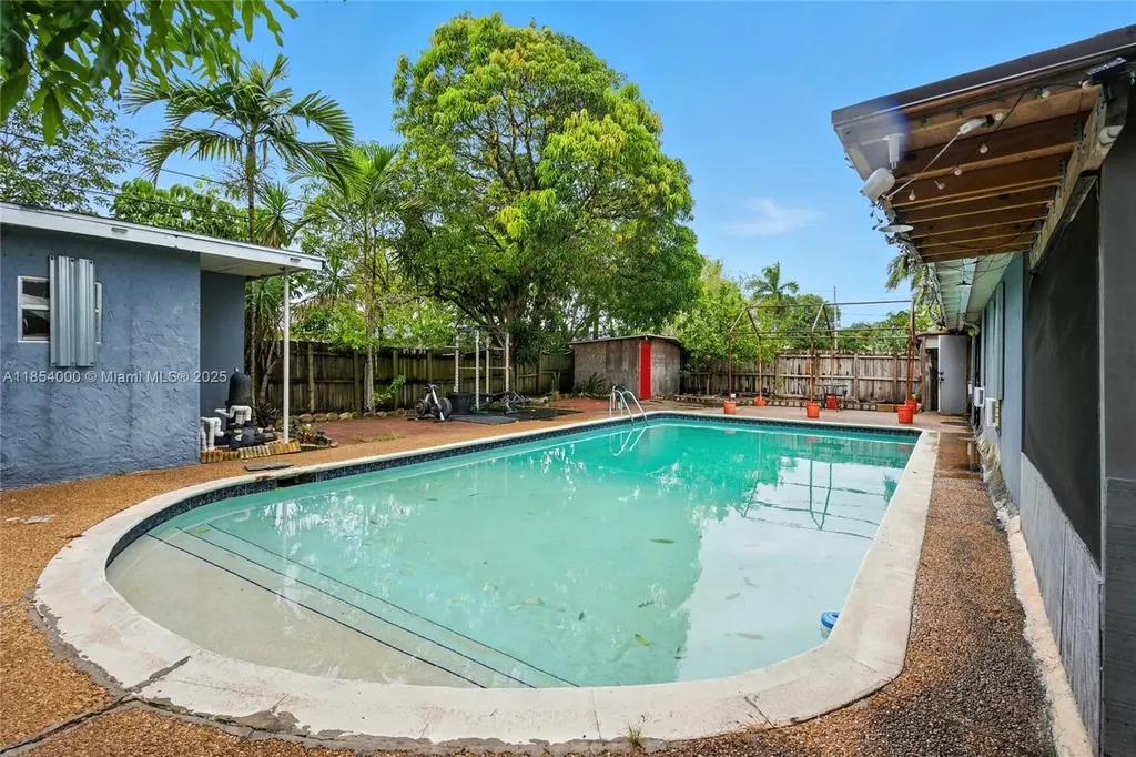 3633 SW 17th Street Fort Lauderdale FL 33312