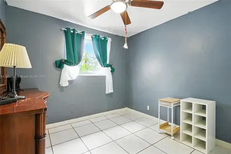 3633 SW 17th Street Fort Lauderdale FL 33312