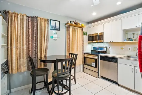 3633 SW 17th Street Fort Lauderdale FL 33312