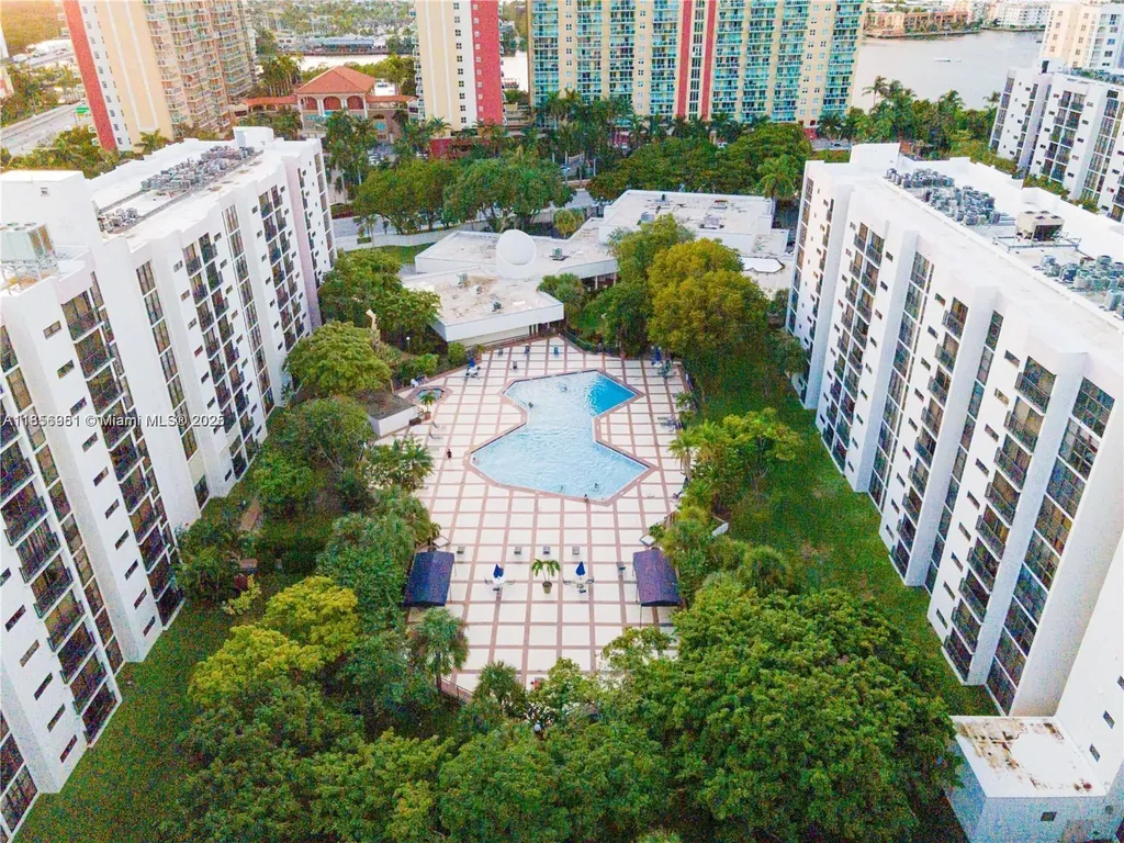 16919 N Bay Road Sunny Isles Beach FL 33160