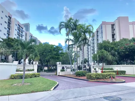 16919 N Bay Road Sunny Isles Beach FL 33160
