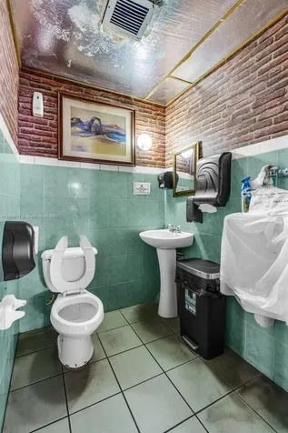 2742 SW 8th Street Miami FL 33135