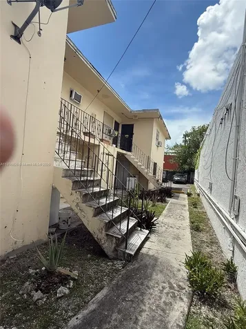 1520 SW 1st Street Miami FL 33135