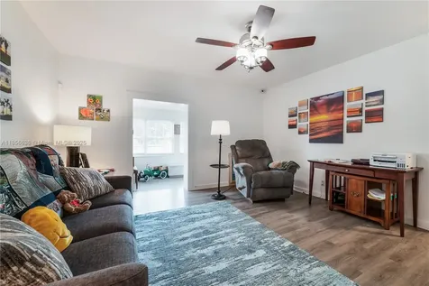 512 NW 13th Street Homestead FL 33030