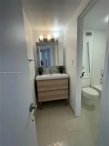 2899 Collins Avenue Miami Beach FL 33140