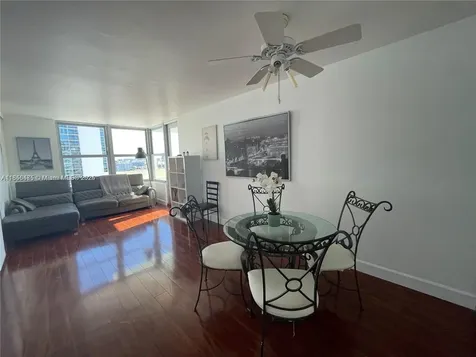 2899 Collins Avenue Miami Beach FL 33140
