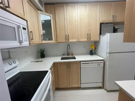 2899 Collins Avenue Miami Beach FL 33140