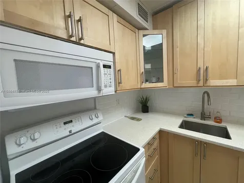 2899 Collins Avenue Miami Beach FL 33140