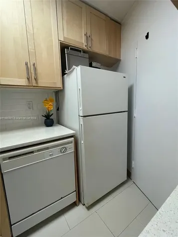2899 Collins Avenue Miami Beach FL 33140