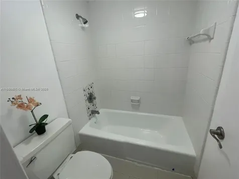 2899 Collins Avenue Miami Beach FL 33140