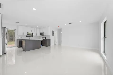 949 SE 5th Street Deerfield Beach FL 33441