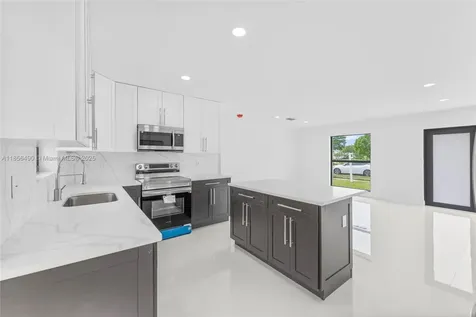 949 SE 5th Street Deerfield Beach FL 33441