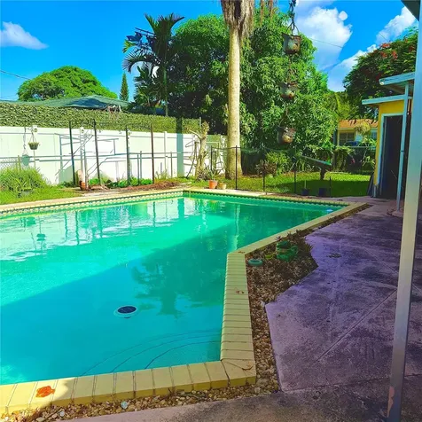 17001 NE 6th Court North Miami Beach FL 33162