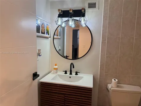 16919 N Bay Road Sunny Isles Beach FL 33160