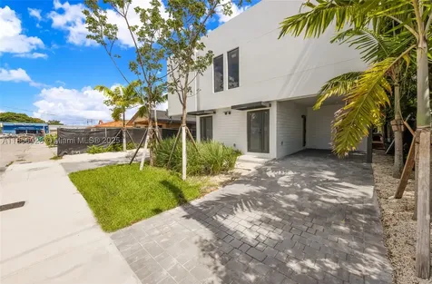 2151 NW 1st Terrace Miami FL 33125